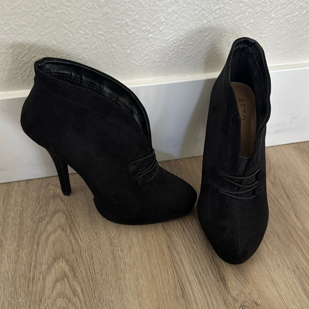 Apt. 9 women’s heeled booties - Picture 1 of 5